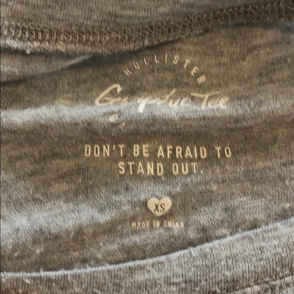 hollister graphic tee - Picture 3 of 4